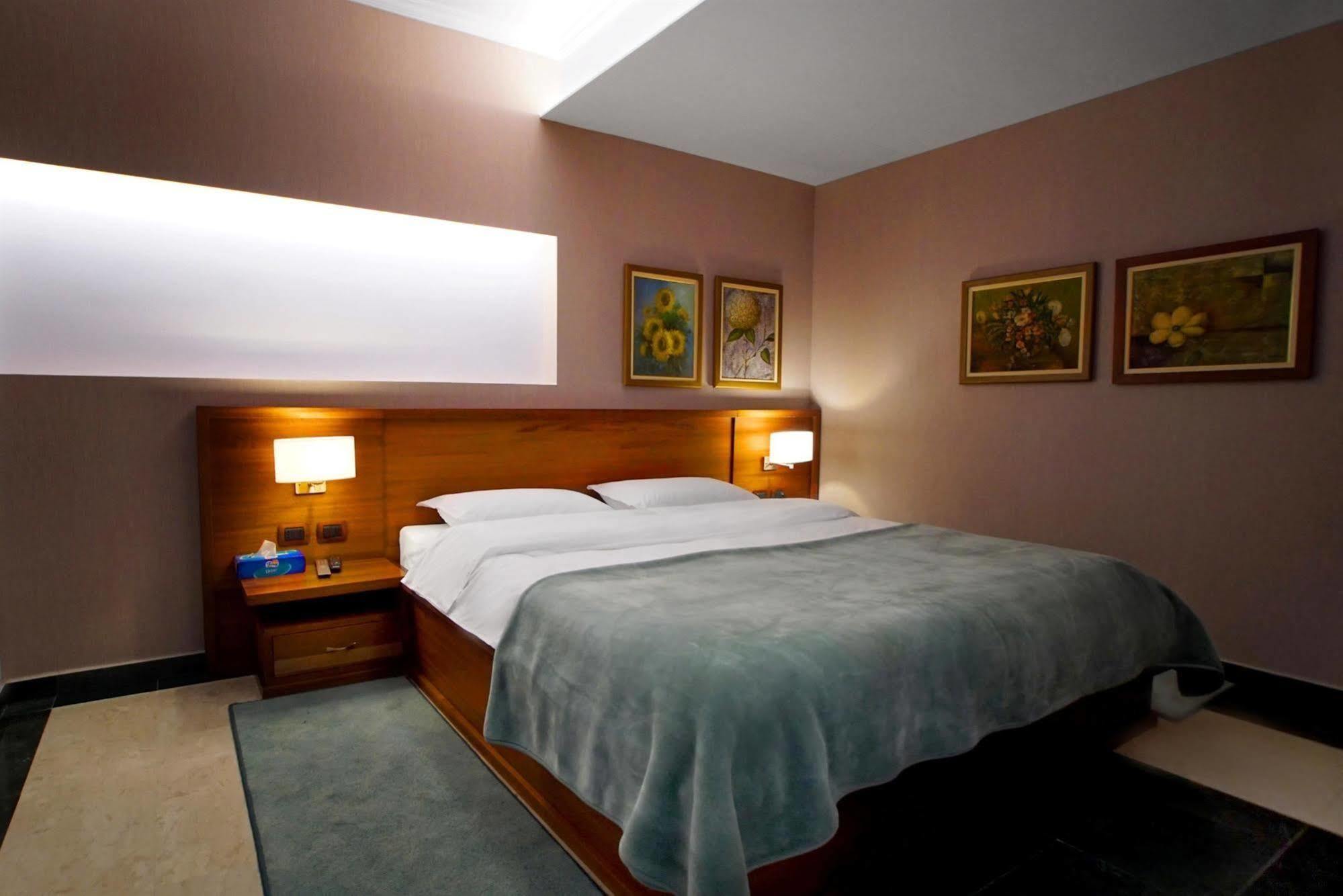 Nov Hotel Tirana Exteriér fotografie