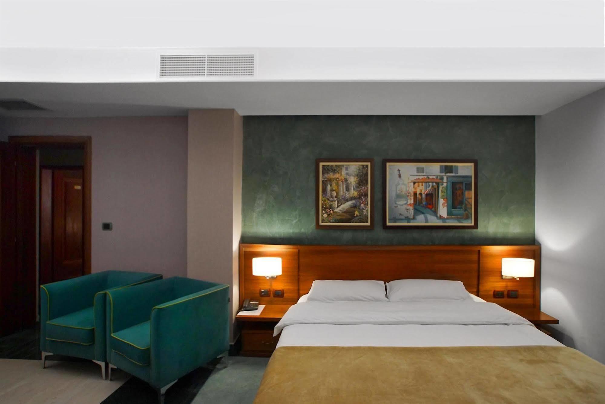 Nov Hotel Tirana Exteriér fotografie