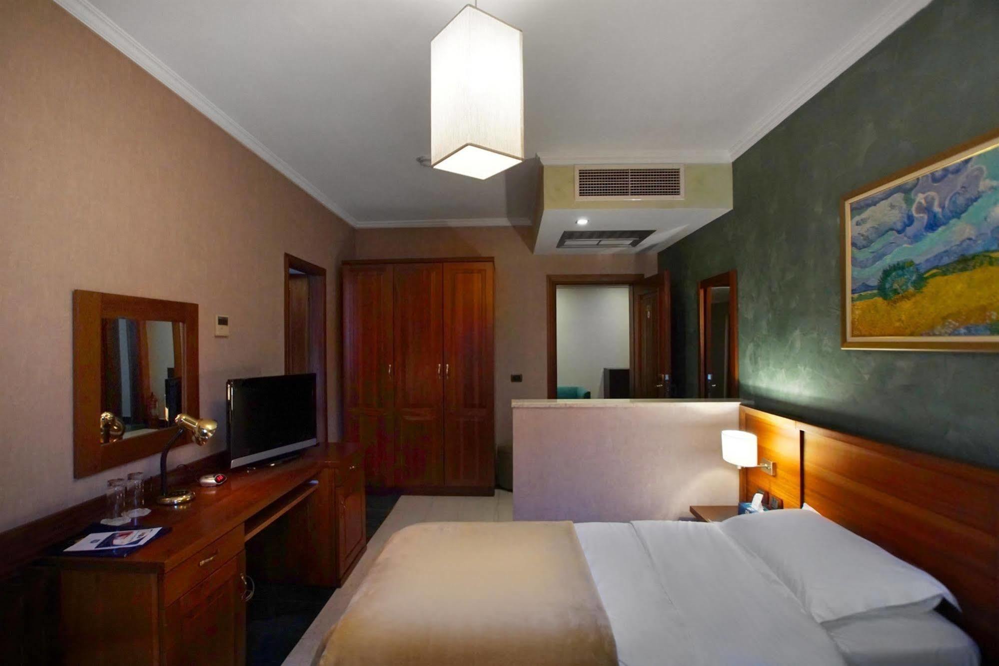 Nov Hotel Tirana Exteriér fotografie
