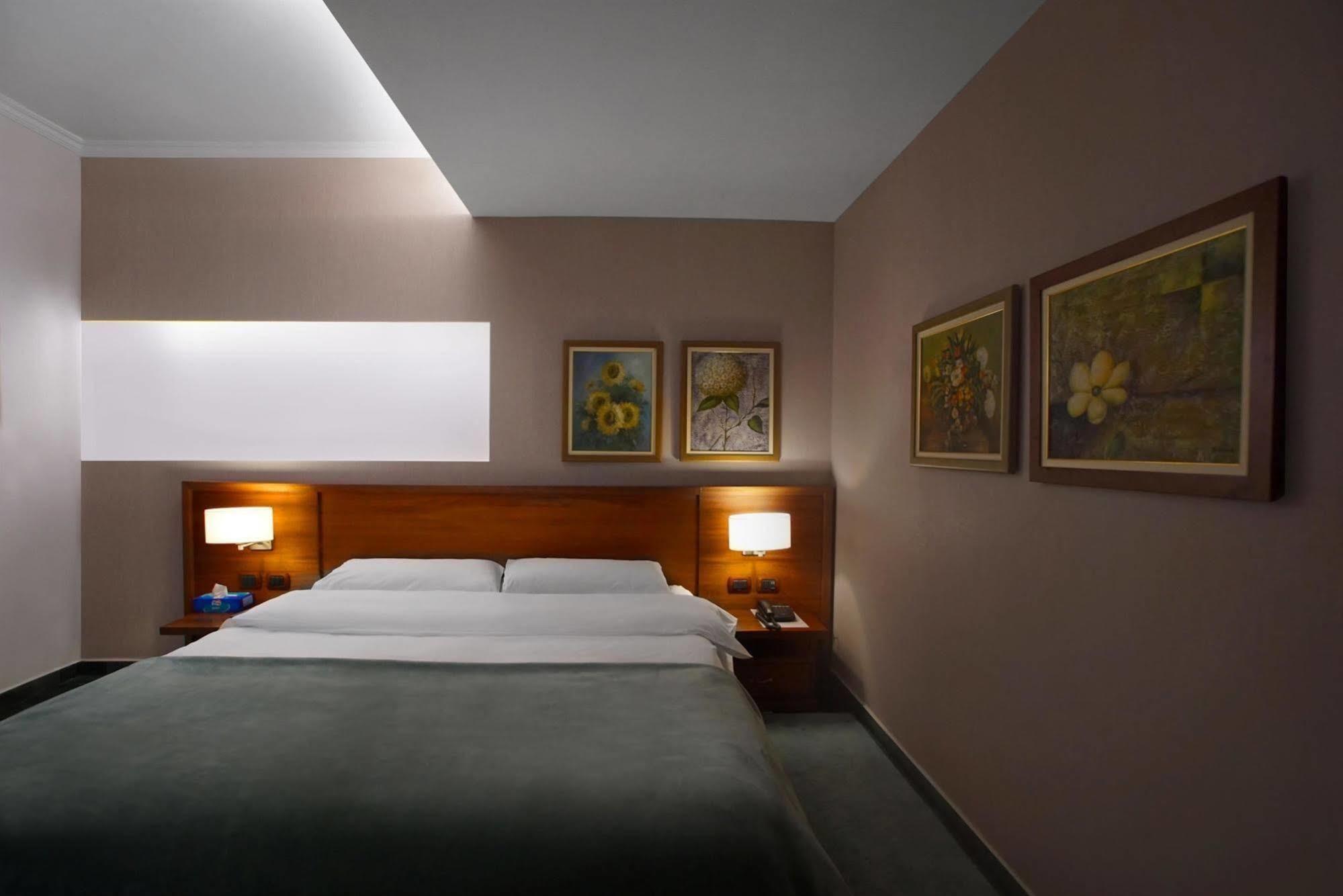 Nov Hotel Tirana Exteriér fotografie