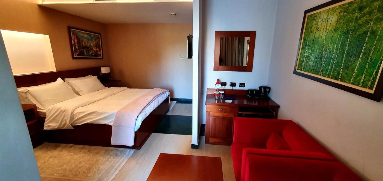 Nov Hotel Tirana Exteriér fotografie