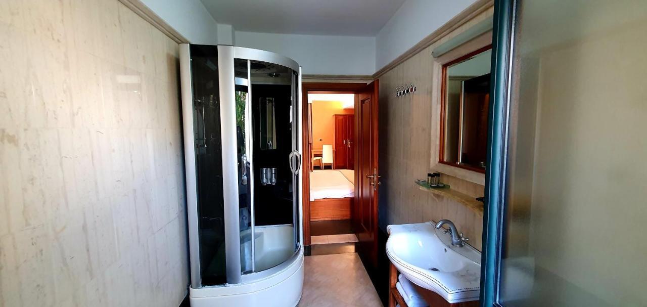 Nov Hotel Tirana Exteriér fotografie